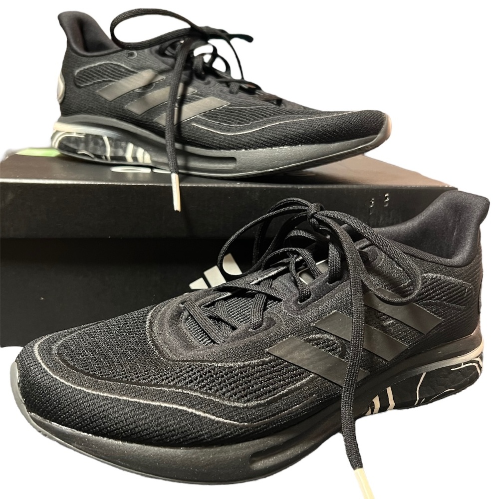 NEW WITH BOX ADIDAS SUPERNOVA RUNNING SHOE
